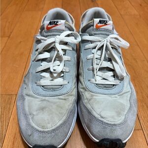 Nike Men's Light Gray and White Sneakers